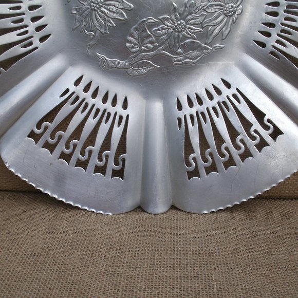 Vintage Farber & Shlevin Poinsettia Aluminum Serving Tray - Picture 15 of 16